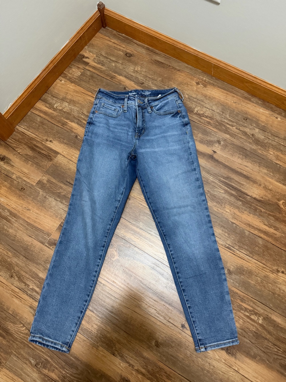 Old Navy Women's OG Straight Jeans in Medium Blue Wash